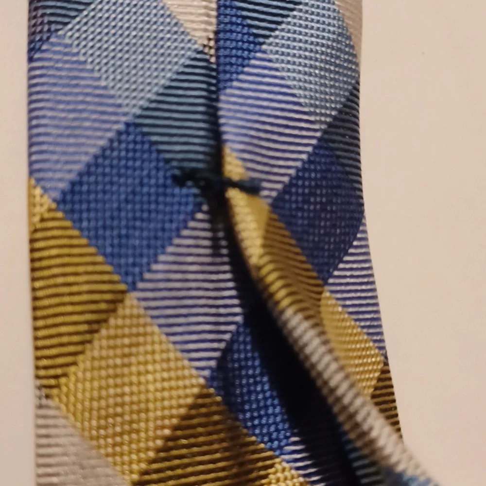 Lord & Taylor The Men's Shop Silk Tie - Picture 7 of 11